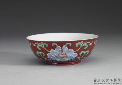 图片[3]-Bowl with floral decoration in red ground of yangcai painted enamels, Qing dynasty, Yongzheng reign (1723-1735)-China Archive